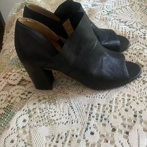 Adam Tucker Black Heels Sleek Minimalist Design